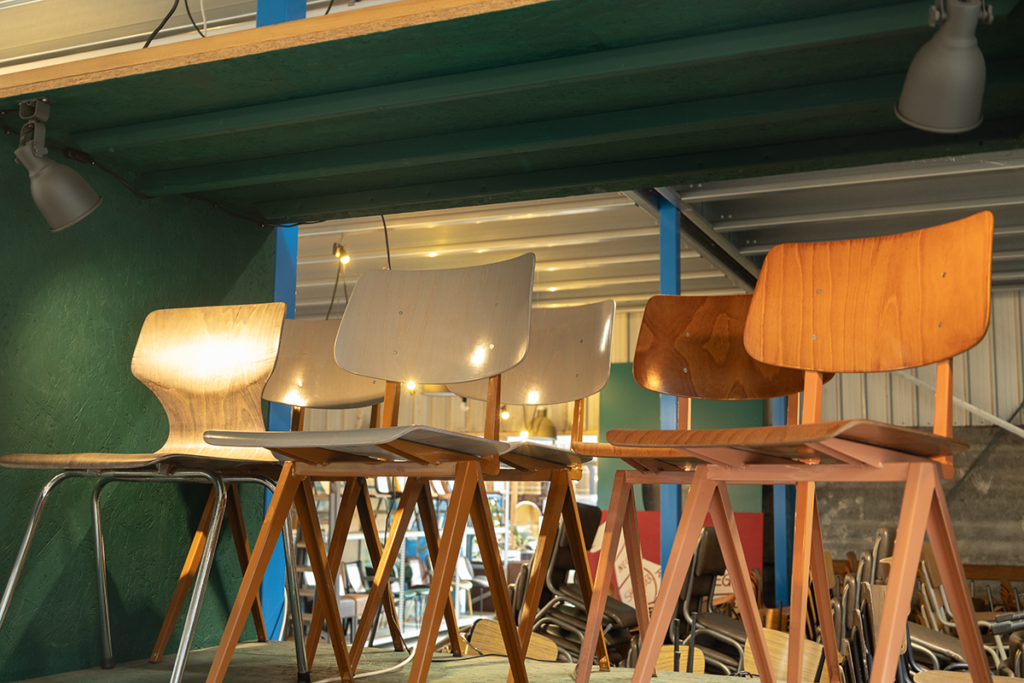 Schoolstoelen voor tweedehands inrichting van scholen