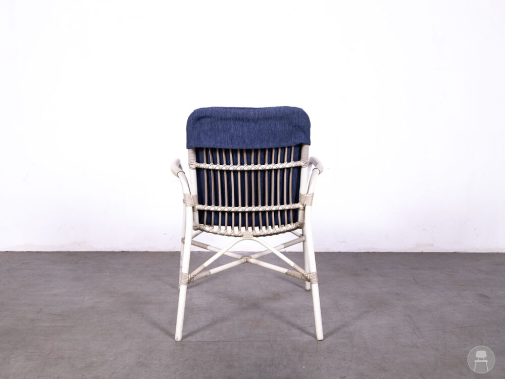 Terrasstoel Loire met kussen donkerblauw Apple Bee