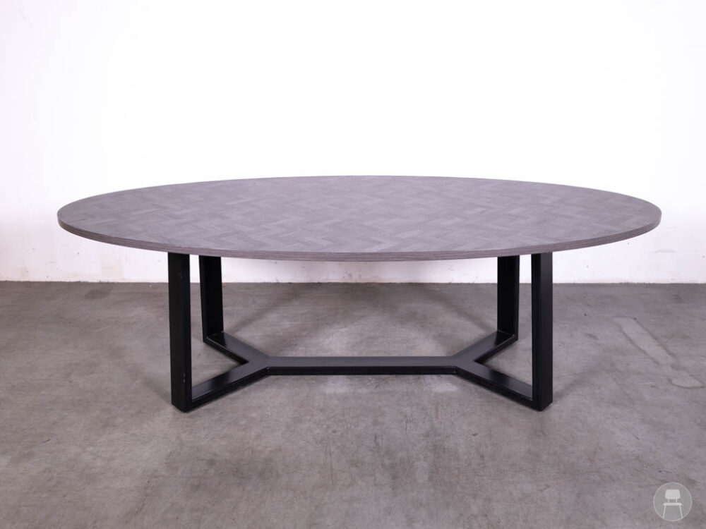 Stamtafel Olaf visgraat ovaal zwart 240cm rond