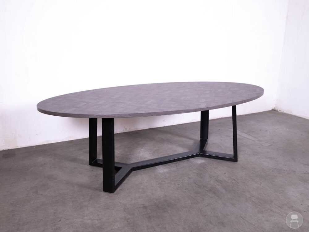 Stamtafel Olaf visgraat ovaal zwart 240cm rond