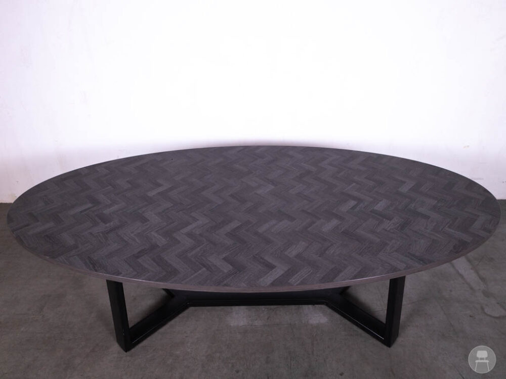 Stamtafel Olaf visgraat ovaal zwart 240cm rond