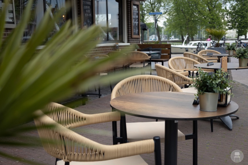 Buiten tafelbladen: de beste materialen voor jouw horeca- of terrasinrichting