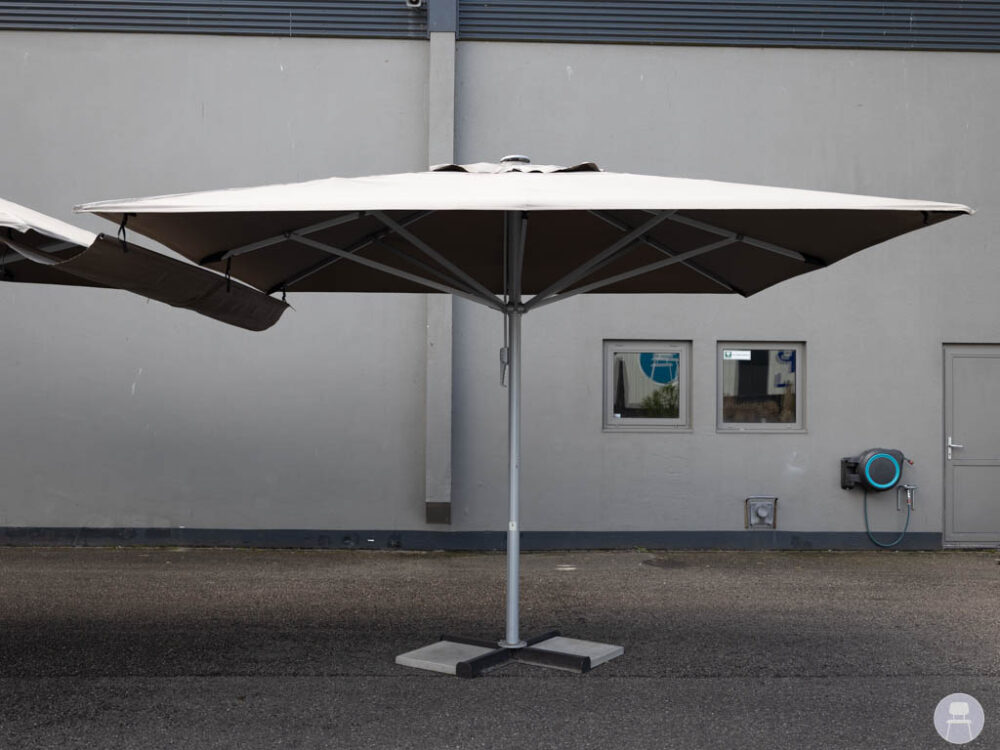 Parasol Zaandam taupe zonder voet incl. hoes 400x400cm