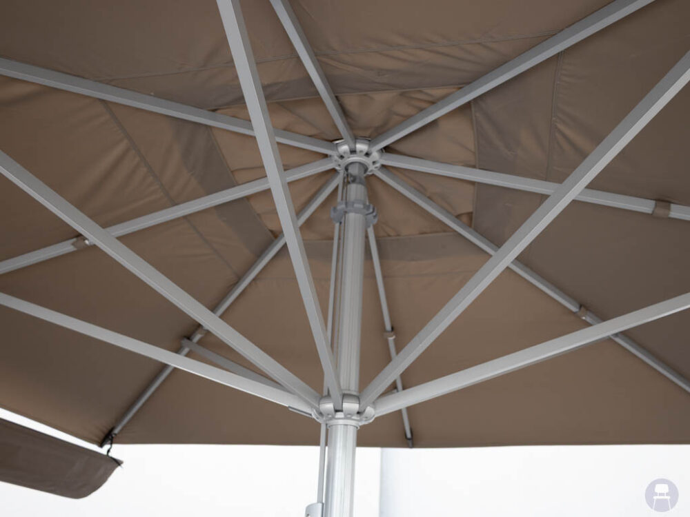 Parasol Zaandam taupe zonder voet incl. hoes 400x400cm