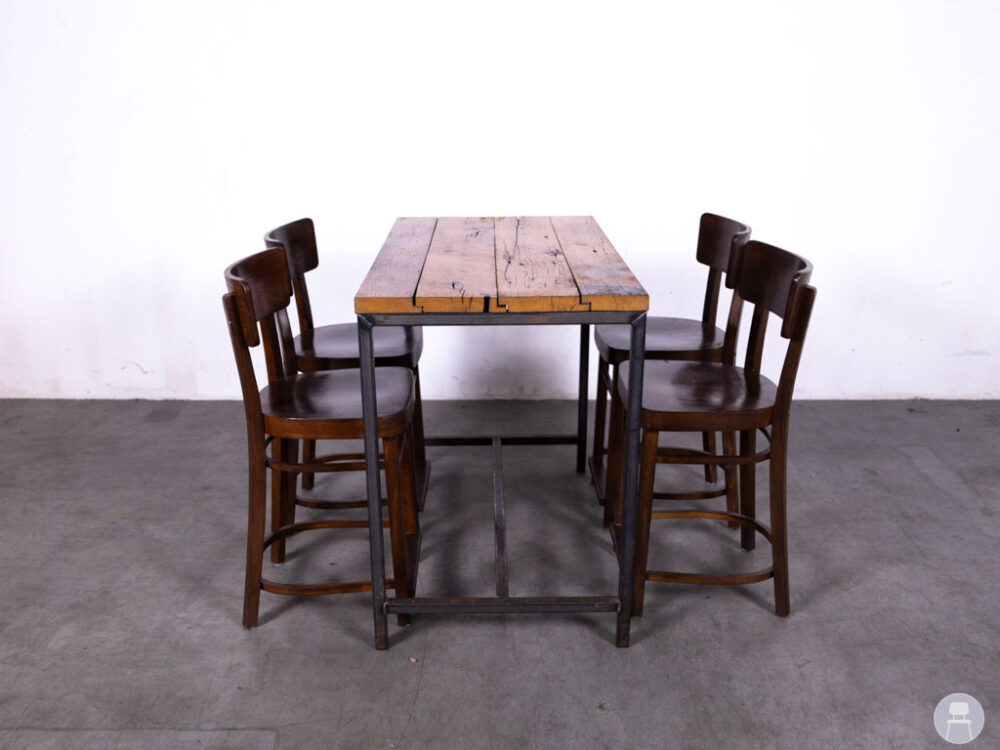 Horecaset Saloon 1 tafel 4 krukken