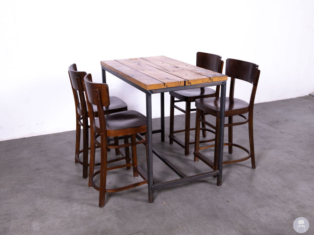 Horecaset Saloon 1 tafel 4 krukken
