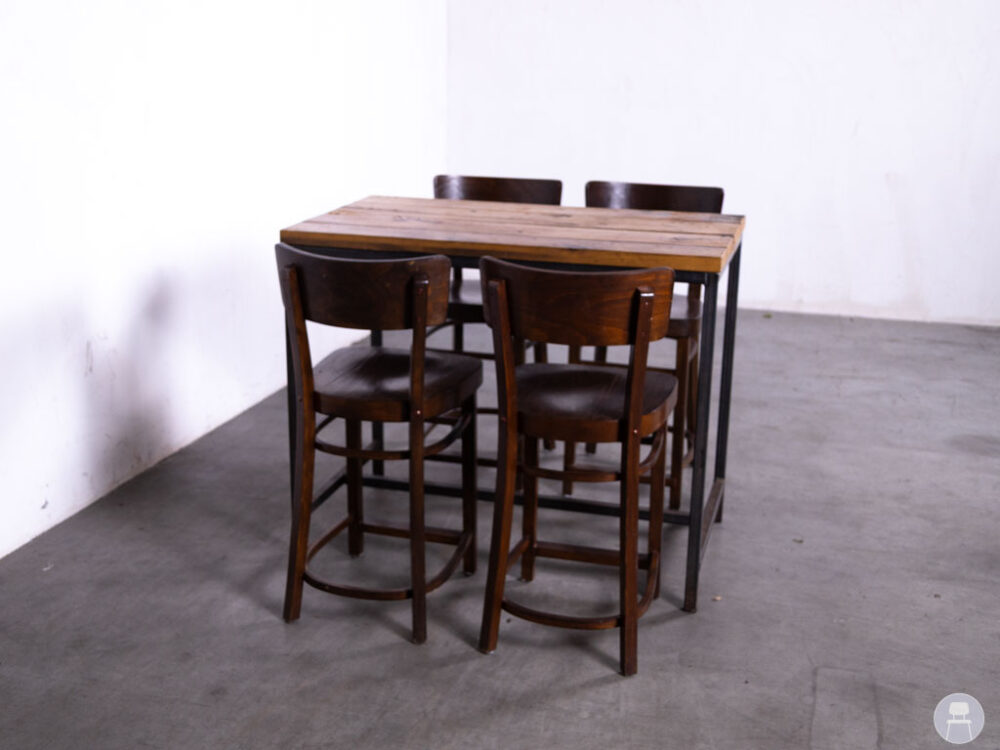 Horecaset Saloon 1 tafel 4 krukken