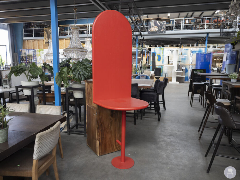 Statafel Rik rood incl. achterwand 70x70cm