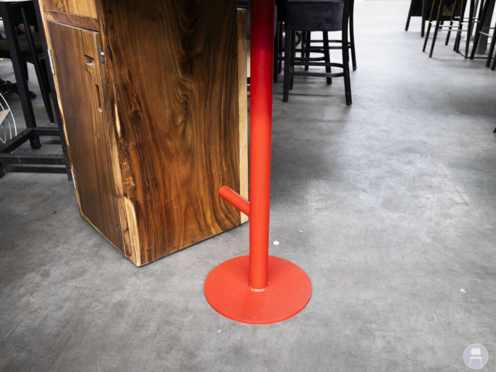 Statafel Rik rood incl. achterwand 70x70cm