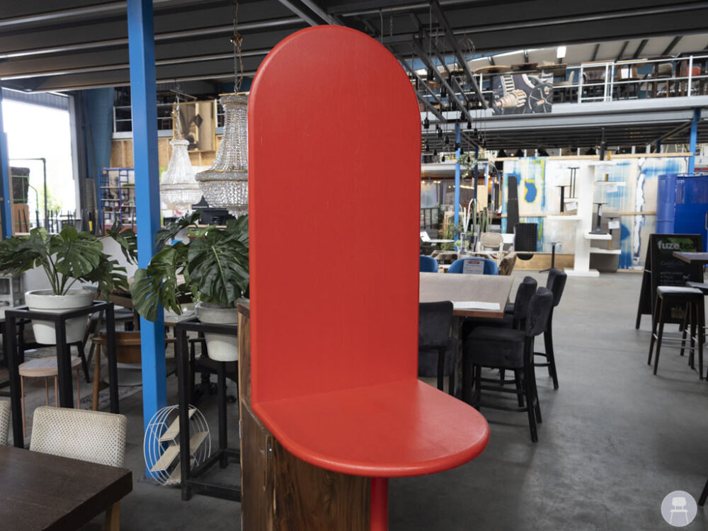 Statafel Rik rood incl. achterwand 70x70cm