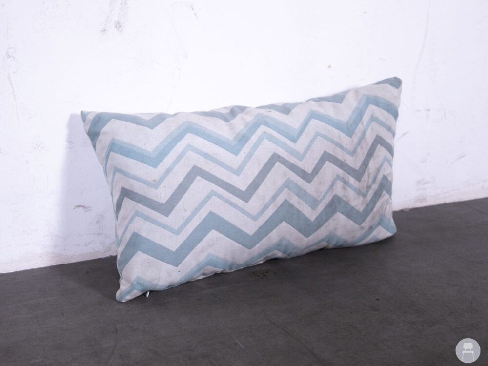 Terraskussen Lola lichtblauw 60x30cm