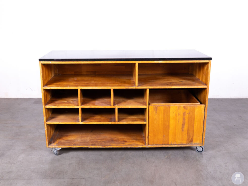 Uitgiftemeubel Henry mobiel 145x52cm