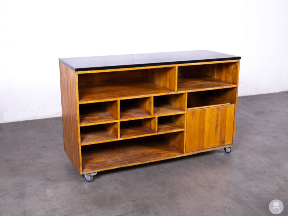 Uitgiftemeubel Henry mobiel 145x52cm