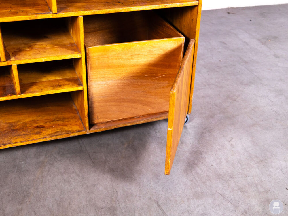 Uitgiftemeubel Henry mobiel 145x52cm