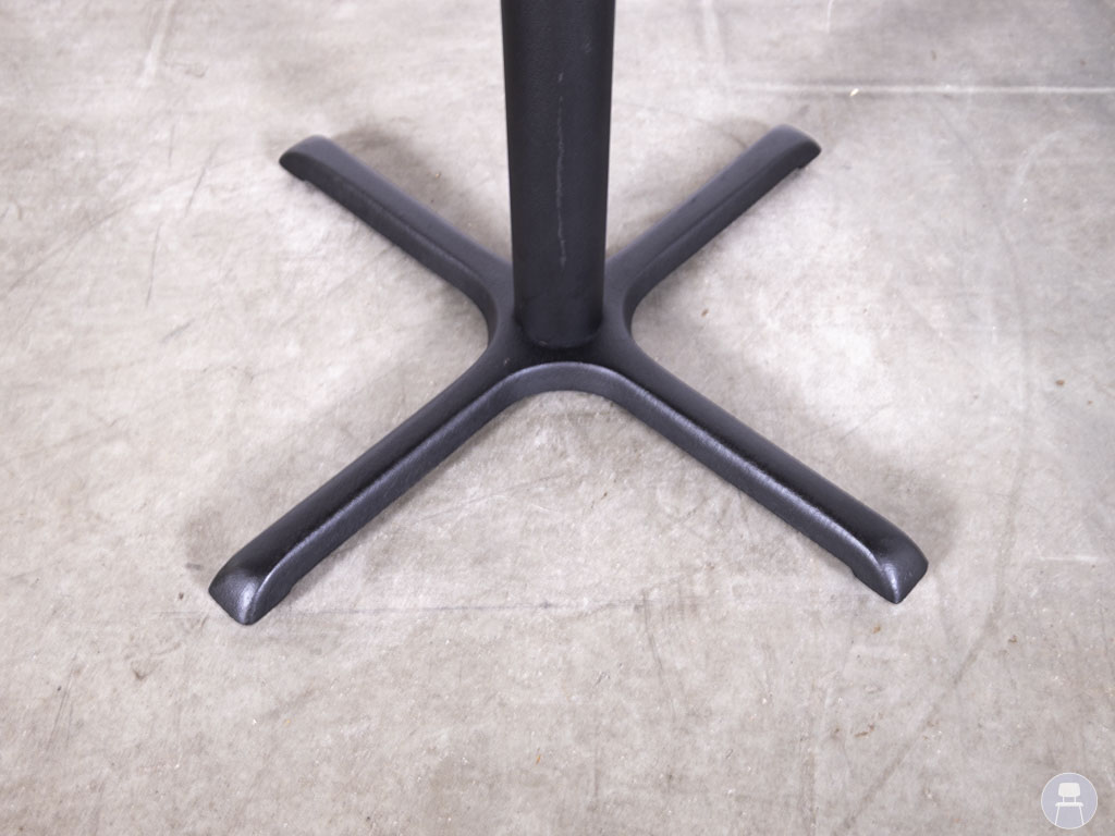 Horecatafel Vira eiken 76x70cm